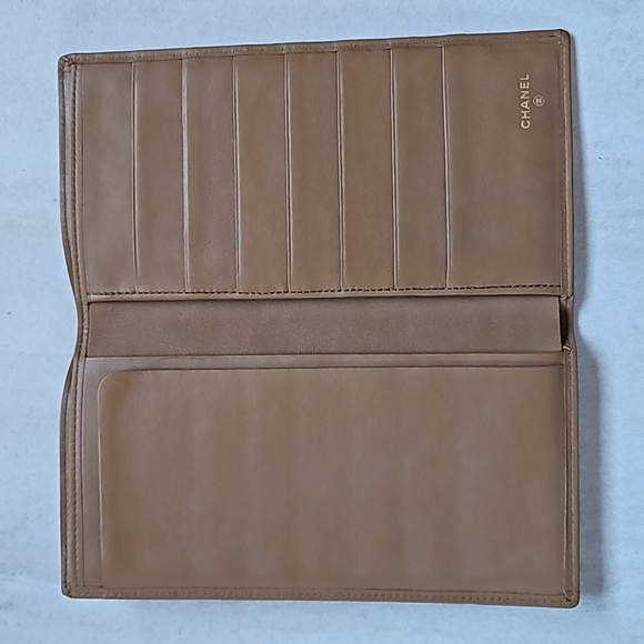 CHANEL Quilted Leather Bifold Wallet w/Box + Card - Picture 4 of 14